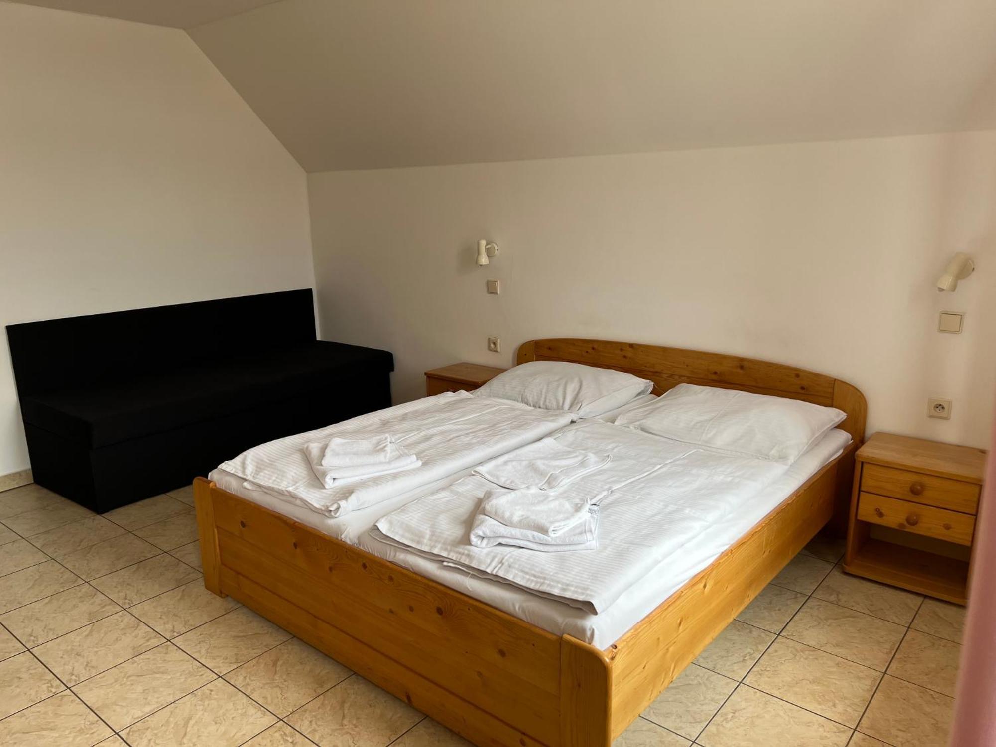 Hotel Praha Broumov Kültér fotó